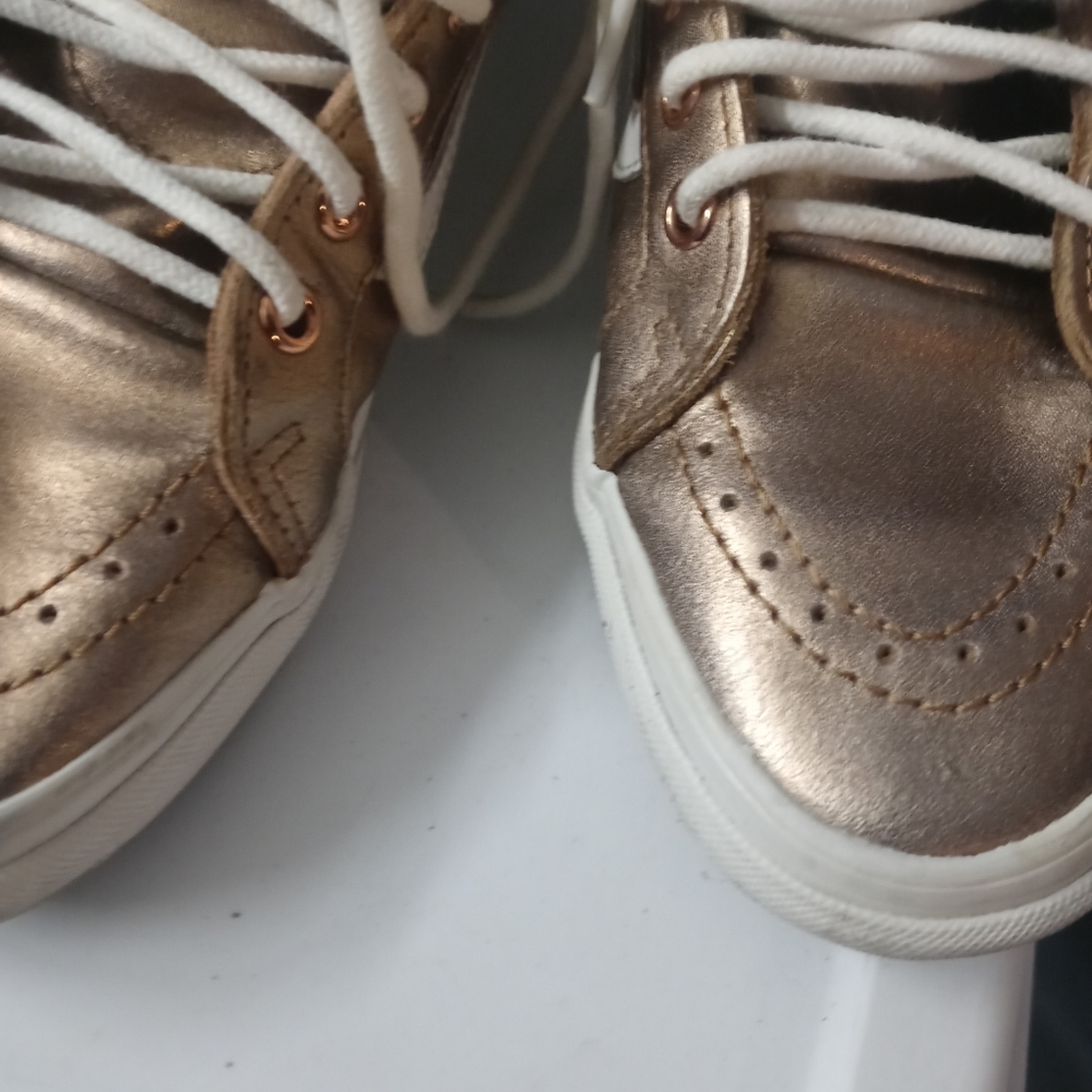 Shoes - Picture 2 of 3